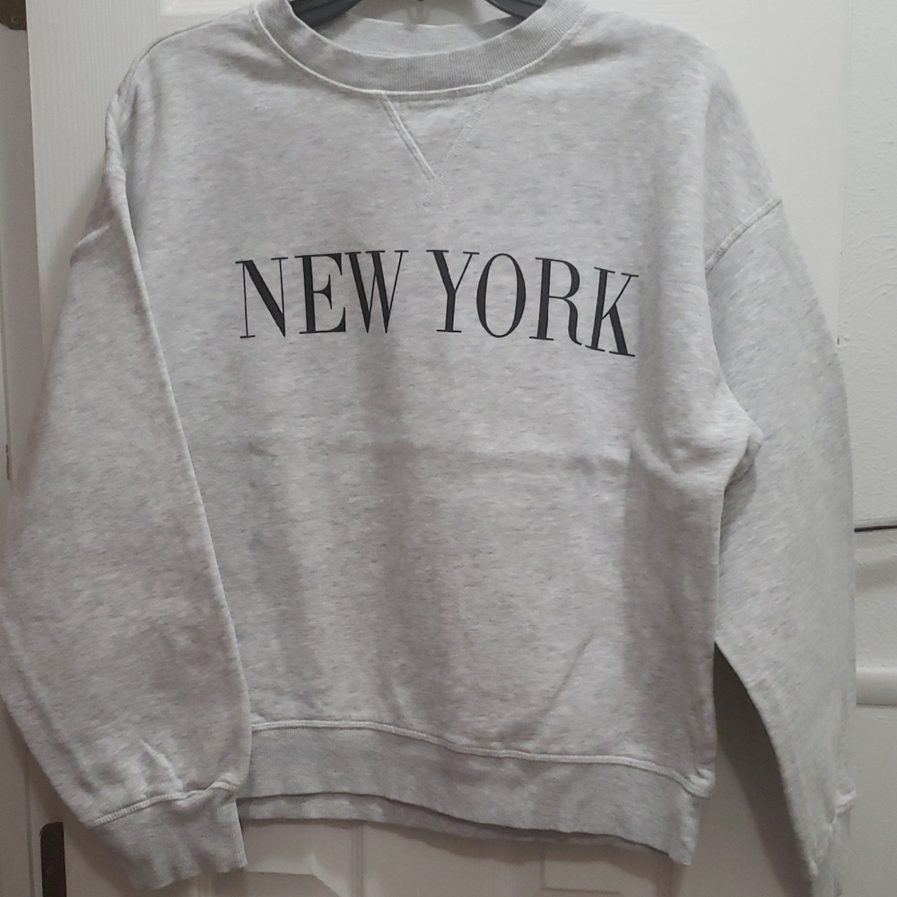 H&M Gray Crewneck with New York Print